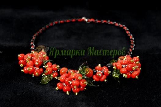 <div style=margin-left:10px><h1>Колье "Рябина" (муранское стекло)</h1><p><a href="/catalog/bijuteriya/">Біжутерія</a> » <a href="/catalog/bijuteriya/kole--ojerele/">Кольє, намисто</a></p><i class="fa fa-map-marker"></i> Черниговская область, Чернигов<br /><br /><div class="socdata"><script src="//yastatic.net/es5-shims/0.0.2/es5-shims.min.js"></script>
                                            <script src="//yastatic.net/share2/share.js"></script>
                                            <div class="ya-share2" data-services="facebook,gplus,twitter,lj,viber,whatsapp,skype" data-counter=""></div></div>