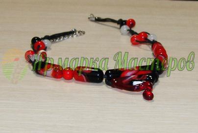 <div style=margin-left:10px><h1>Колье </h1><p><a href="/catalog/bijuteriya/">Біжутерія</a> » <a href="/catalog/bijuteriya/kole--ojerele/">Кольє, намисто</a></p><i class="fa fa-map-marker"></i> Черниговская область, Чернигов<br /><br /><div class="socdata"><script src="//yastatic.net/es5-shims/0.0.2/es5-shims.min.js"></script>
                                            <script src="//yastatic.net/share2/share.js"></script>
                                            <div class="ya-share2" data-services="facebook,gplus,twitter,lj,viber,whatsapp,skype" data-counter=""></div></div>