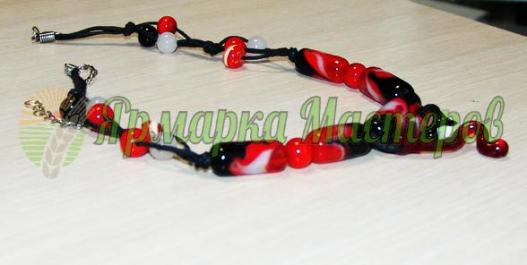 <div style=margin-left:10px><h1>Колье </h1><p><a href="/catalog/bijuteriya/">Біжутерія</a> » <a href="/catalog/bijuteriya/kole--ojerele/">Кольє, намисто</a></p><i class="fa fa-map-marker"></i> Черниговская область, Чернигов<br /><br /><div class="socdata"><script src="//yastatic.net/es5-shims/0.0.2/es5-shims.min.js"></script>
                                            <script src="//yastatic.net/share2/share.js"></script>
                                            <div class="ya-share2" data-services="facebook,gplus,twitter,lj,viber,whatsapp,skype" data-counter=""></div></div>