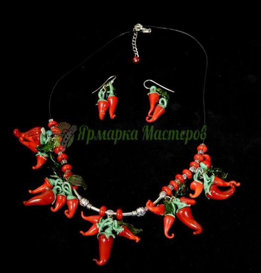 <div style=margin-left:10px><h1>"Перчёная фантазия" (Муранское стекло)</h1><p><a href="/catalog/bijuteriya/">Біжутерія</a> » <a href="/catalog/bijuteriya/kole--ojerele/">Кольє, намисто</a></p><i class="fa fa-map-marker"></i> Черниговская область, Чернигов<br /><br /><div class="socdata"><script src="//yastatic.net/es5-shims/0.0.2/es5-shims.min.js"></script>
                                            <script src="//yastatic.net/share2/share.js"></script>
                                            <div class="ya-share2" data-services="facebook,gplus,twitter,lj,viber,whatsapp,skype" data-counter=""></div></div>