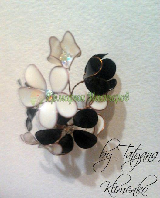 <div style=margin-left:10px><h1>Брошь </h1><p><a href="/catalog/bijuteriya/">Біжутерія</a> » <a href="/catalog/bijuteriya/drugaya-bijuteriya/">Iнша біжутерія</a></p><i class="fa fa-map-marker"></i> Донецкая область, Константиновка<br /><br /><div class="socdata"><script src="//yastatic.net/es5-shims/0.0.2/es5-shims.min.js"></script>
                                            <script src="//yastatic.net/share2/share.js"></script>
                                            <div class="ya-share2" data-services="facebook,gplus,twitter,lj,viber,whatsapp,skype" data-counter=""></div></div>