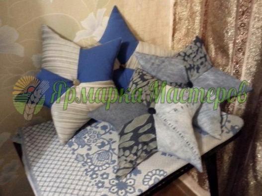 <div style=margin-left:10px><h1>Декоративные подушки</h1><p><a href="/catalog/dekor/">Декор</a> » <a href="/catalog/dekor/tekstil/">Текстиль</a></p><i class="fa fa-map-marker"></i> Донецкая область, Красноармейск<br /><br /><div class="socdata"><script src="//yastatic.net/es5-shims/0.0.2/es5-shims.min.js"></script>
                                            <script src="//yastatic.net/share2/share.js"></script>
                                            <div class="ya-share2" data-services="facebook,gplus,twitter,lj,viber,whatsapp,skype" data-counter=""></div></div>