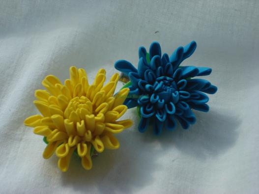 <div style=margin-left:10px><h1>Маленькие заколки с хризантемами</h1><p><a href="/catalog/ukrasheniya/">Прикраси</a> » <a href="/catalog/ukrasheniya/aksessuary/">Аксесуари</a></p><i class="fa fa-map-marker"></i> Донецкая область, Краматорск<br /><br /><div class="socdata"><script src="//yastatic.net/es5-shims/0.0.2/es5-shims.min.js"></script>
                                            <script src="//yastatic.net/share2/share.js"></script>
                                            <div class="ya-share2" data-services="facebook,gplus,twitter,lj,viber,whatsapp,skype" data-counter=""></div></div>