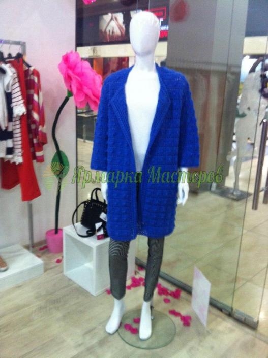 <div style=margin-left:10px><h1>Женское пальто, связанное крючком</h1><p><a href="/catalog/rukodelie/">Рукоділля</a> » <a href="/catalog/rukodelie/rukodelie--obschee/">Рукоділля, загальне</a></p><i class="fa fa-map-marker"></i> Киевская область, Киев<br /><br /><div class="socdata"><script src="//yastatic.net/es5-shims/0.0.2/es5-shims.min.js"></script>
                                            <script src="//yastatic.net/share2/share.js"></script>
                                            <div class="ya-share2" data-services="facebook,gplus,twitter,lj,viber,whatsapp,skype" data-counter=""></div></div>