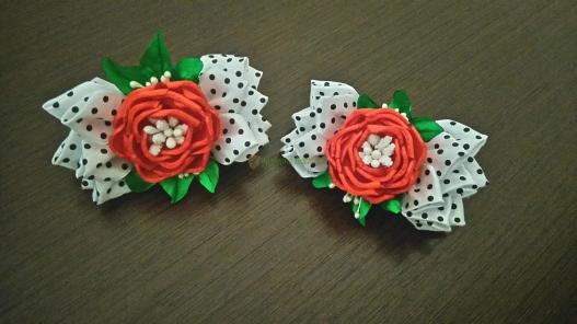 <div style=margin-left:10px><h1>Украшения для волос ручной работы</h1><p><a href="/catalog/aksessuary/">Аксесуари</a> » <a href="/catalog/aksessuary/zakolki--zajimy/">Шпильки, затискачі</a></p><i class="fa fa-map-marker"></i> Сумская область, Сумы<br /><br /><div class="socdata"><script src="//yastatic.net/es5-shims/0.0.2/es5-shims.min.js"></script>
                                            <script src="//yastatic.net/share2/share.js"></script>
                                            <div class="ya-share2" data-services="facebook,gplus,twitter,lj,viber,whatsapp,skype" data-counter=""></div></div>