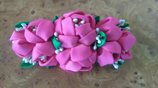 <div style=margin-left:10px><h1>Украшения для волос. Техника канзаши. Ручная работа</h1><p><a href="/catalog/aksessuary/">Аксесуари</a> » <a href="/catalog/aksessuary/zakolki--zajimy/">Шпильки, затискачі</a></p><i class="fa fa-map-marker"></i> Сумская область, Сумы<br /><br /><div class="socdata"><script src="//yastatic.net/es5-shims/0.0.2/es5-shims.min.js"></script>
                                            <script src="//yastatic.net/share2/share.js"></script>
                                            <div class="ya-share2" data-services="facebook,gplus,twitter,lj,viber,whatsapp,skype" data-counter=""></div></div>