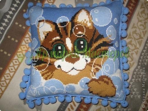 <div style=margin-left:10px><h1>Детская подушка</h1><p><a href="/catalog/rukodelie/">Рукоділля</a> » <a href="/catalog/rukodelie/rukodelie--obschee/">Рукоділля, загальне</a></p><i class="fa fa-map-marker"></i> Луганская область, Северодонецк<br /><br /><div class="socdata"><script src="//yastatic.net/es5-shims/0.0.2/es5-shims.min.js"></script>
                                            <script src="//yastatic.net/share2/share.js"></script>
                                            <div class="ya-share2" data-services="facebook,gplus,twitter,lj,viber,whatsapp,skype" data-counter=""></div></div>