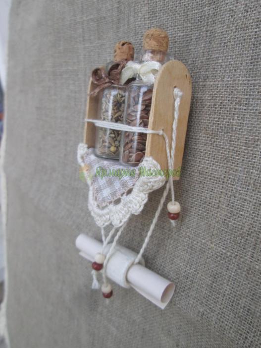 <div style=margin-left:10px><h1>Магнитик на холодильник/подвеска</h1><p><a href="/catalog/podarki--suveniry/">Подарунки, сувеніри</a> » <a href="/catalog/podarki--suveniry/podarki/">Подарунки</a></p><i class="fa fa-map-marker"></i> Полтавская область, Полтава<br /><br /><div class="socdata"><script src="//yastatic.net/es5-shims/0.0.2/es5-shims.min.js"></script>
                                            <script src="//yastatic.net/share2/share.js"></script>
                                            <div class="ya-share2" data-services="facebook,gplus,twitter,lj,viber,whatsapp,skype" data-counter=""></div></div>