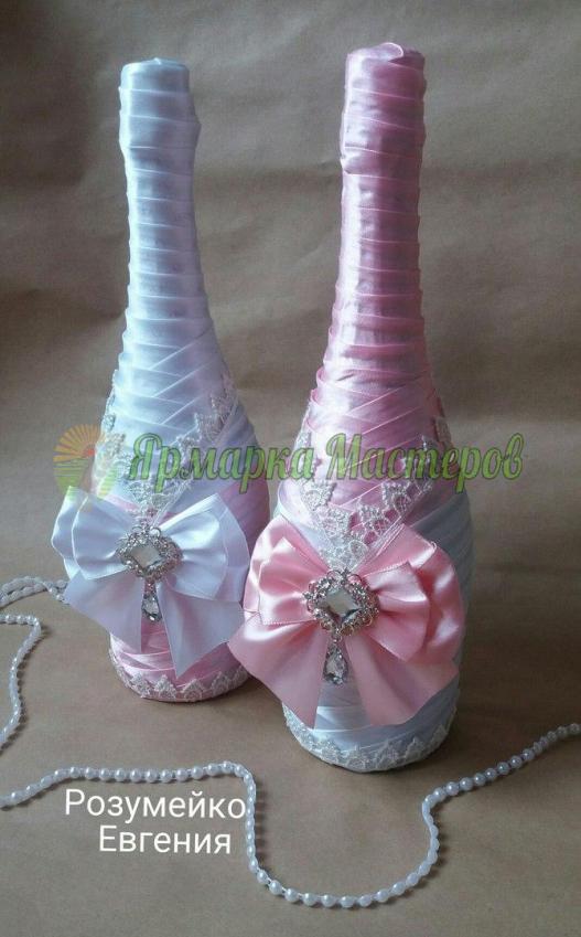 <div style=margin-left:10px><h1>Бутылки для молодых</h1><p><a href="/catalog/miniatyury/">Мініатюри</a> » <a href="/catalog/miniatyury/raznoe/">Рiзне</a></p><i class="fa fa-map-marker"></i> Харьковская область, Харьков<br /><br /><div class="socdata"><script src="//yastatic.net/es5-shims/0.0.2/es5-shims.min.js"></script>
                                            <script src="//yastatic.net/share2/share.js"></script>
                                            <div class="ya-share2" data-services="facebook,gplus,twitter,lj,viber,whatsapp,skype" data-counter=""></div></div>