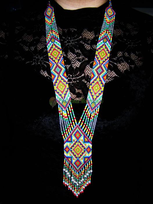 <div style=margin-left:10px><h1>Комплект "Цветочный ураган"</h1><p><a href="/catalog/bijuteriya/">Біжутерія</a> » <a href="/catalog/bijuteriya/kole--ojerele/">Кольє, намисто</a></p><i class="fa fa-map-marker"></i> Черниговская область, Чернигов<br /><br /><div class="socdata"><script src="//yastatic.net/es5-shims/0.0.2/es5-shims.min.js"></script>
                                            <script src="//yastatic.net/share2/share.js"></script>
                                            <div class="ya-share2" data-services="facebook,gplus,twitter,lj,viber,whatsapp,skype" data-counter=""></div></div>