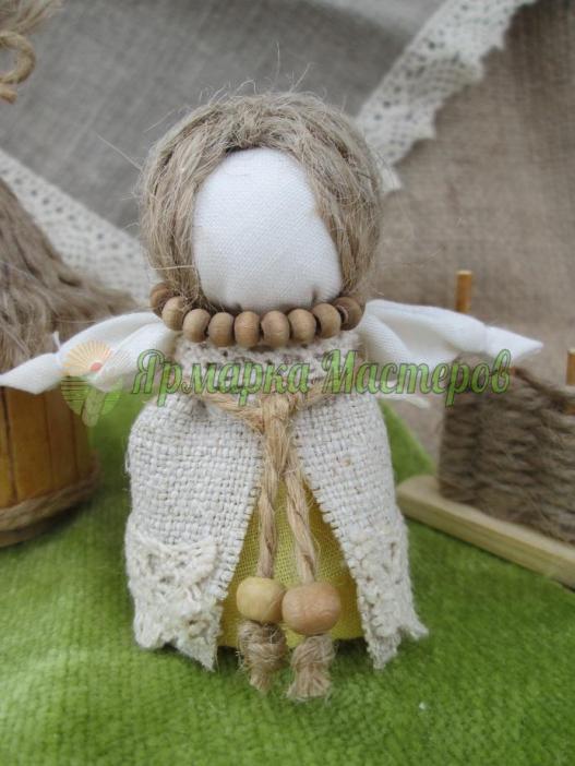 <div style=margin-left:10px><h1>Лялька Щастя Бджолярка</h1><p><a href="/catalog/igrushki/">Iграшки</a> » <a href="/catalog/igrushki/kukly/">Кукли</a></p><i class="fa fa-map-marker"></i> Полтавская область, Полтава<br /><br /><div class="socdata"><script src="//yastatic.net/es5-shims/0.0.2/es5-shims.min.js"></script>
                                            <script src="//yastatic.net/share2/share.js"></script>
                                            <div class="ya-share2" data-services="facebook,gplus,twitter,lj,viber,whatsapp,skype" data-counter=""></div></div>