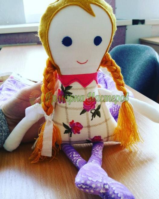 <div style=margin-left:10px><h1>Кукла ручной работы</h1><p><a href="/catalog/ukrasheniya/">Прикраси</a> » <a href="/catalog/ukrasheniya/igrushki/">Iграшки</a></p><i class="fa fa-map-marker"></i> Киевская область, Киев<br /><br /><div class="socdata"><script src="//yastatic.net/es5-shims/0.0.2/es5-shims.min.js"></script>
                                            <script src="//yastatic.net/share2/share.js"></script>
                                            <div class="ya-share2" data-services="facebook,gplus,twitter,lj,viber,whatsapp,skype" data-counter=""></div></div>