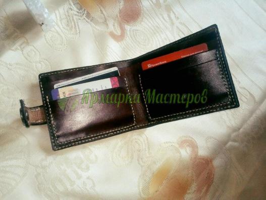 <div style=margin-left:10px><h1>Кожаный кошелёк </h1><p><a href="/catalog/rukodelie/">Рукоділля</a> » <a href="/catalog/rukodelie/rukodelie--obschee/">Рукоділля, загальне</a></p><i class="fa fa-map-marker"></i> Сумская область, Ромны<br /><br /><div class="socdata"><script src="//yastatic.net/es5-shims/0.0.2/es5-shims.min.js"></script>
                                            <script src="//yastatic.net/share2/share.js"></script>
                                            <div class="ya-share2" data-services="facebook,gplus,twitter,lj,viber,whatsapp,skype" data-counter=""></div></div>