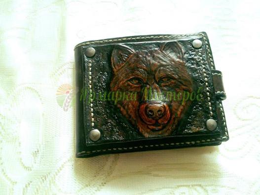<div style=margin-left:10px><h1>Кожаный кошелёк </h1><p><a href="/catalog/rukodelie/">Рукоділля</a> » <a href="/catalog/rukodelie/rukodelie--obschee/">Рукоділля, загальне</a></p><i class="fa fa-map-marker"></i> Сумская область, Ромны<br /><br /><div class="socdata"><script src="//yastatic.net/es5-shims/0.0.2/es5-shims.min.js"></script>
                                            <script src="//yastatic.net/share2/share.js"></script>
                                            <div class="ya-share2" data-services="facebook,gplus,twitter,lj,viber,whatsapp,skype" data-counter=""></div></div>