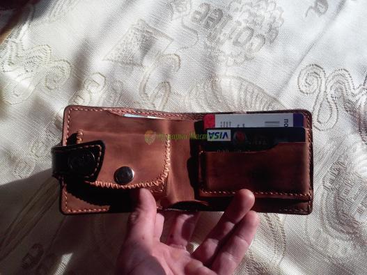 <div style=margin-left:10px><h1>Кошелёк кожаный, с тиснением ′череп′</h1><p><a href="/catalog/rukodelie/">Рукоділля</a> » <a href="/catalog/rukodelie/rukodelie--obschee/">Рукоділля, загальне</a></p><i class="fa fa-map-marker"></i> Сумская область, Ромны<br /><br /><div class="socdata"><script src="//yastatic.net/es5-shims/0.0.2/es5-shims.min.js"></script>
                                            <script src="//yastatic.net/share2/share.js"></script>
                                            <div class="ya-share2" data-services="facebook,gplus,twitter,lj,viber,whatsapp,skype" data-counter=""></div></div>