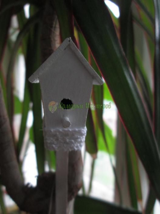 <div style=margin-left:10px><h1>Миниатюрный скворечник</h1><p><a href="/catalog/miniatyury/">Мініатюри</a> » <a href="/catalog/miniatyury/raznoe/">Рiзне</a></p><i class="fa fa-map-marker"></i> Полтавская область, Полтава<br /><br /><div class="socdata"><script src="//yastatic.net/es5-shims/0.0.2/es5-shims.min.js"></script>
                                            <script src="//yastatic.net/share2/share.js"></script>
                                            <div class="ya-share2" data-services="facebook,gplus,twitter,lj,viber,whatsapp,skype" data-counter=""></div></div>