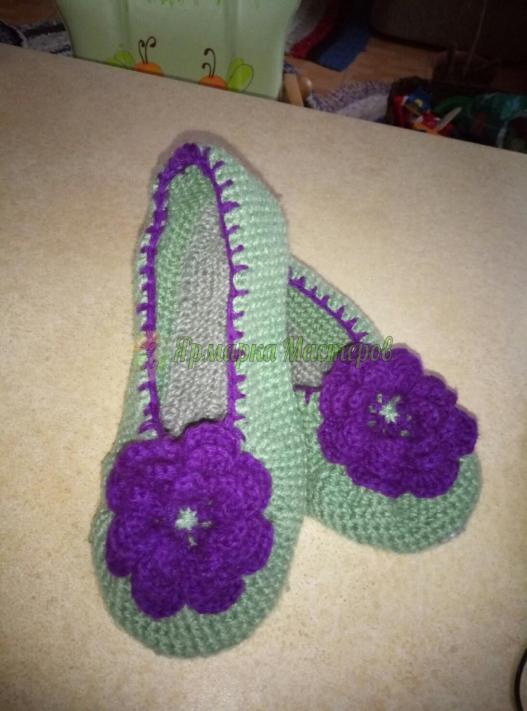 <div style=margin-left:10px><h1>Продам вязаные балетки</h1><p><a href="/catalog/miniatyury/">Мініатюри</a> » <a href="/catalog/miniatyury/raznoe/">Рiзне</a></p><i class="fa fa-map-marker"></i> Киевская область, Глеваха<br /><br /><div class="socdata"><script src="//yastatic.net/es5-shims/0.0.2/es5-shims.min.js"></script>
                                            <script src="//yastatic.net/share2/share.js"></script>
                                            <div class="ya-share2" data-services="facebook,gplus,twitter,lj,viber,whatsapp,skype" data-counter=""></div></div>