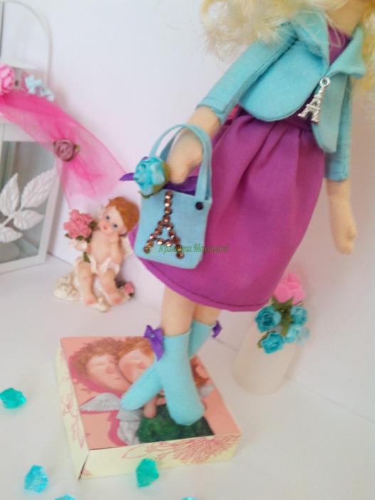 <div style=margin-left:10px><h1>Амели интерьерная кукла</h1><p><a href="/catalog/igrushki/">Iграшки</a> » <a href="/catalog/igrushki/kukly/">Кукли</a></p><i class="fa fa-map-marker"></i> Кировоградская область, Кировоград<br /><br /><div class="socdata"><script src="//yastatic.net/es5-shims/0.0.2/es5-shims.min.js"></script>
                                            <script src="//yastatic.net/share2/share.js"></script>
                                            <div class="ya-share2" data-services="facebook,gplus,twitter,lj,viber,whatsapp,skype" data-counter=""></div></div>