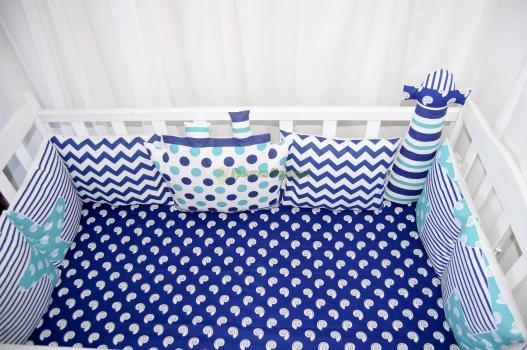 <div style=margin-left:10px><h1>Комплект в кроватку в морском стиле</h1><p><a href="/catalog/dekor/">Декор</a> » <a href="/catalog/dekor/tekstil/">Текстиль</a></p><i class="fa fa-map-marker"></i> Донецкая область, Краматорск<br /><br /><div class="socdata"><script src="//yastatic.net/es5-shims/0.0.2/es5-shims.min.js"></script>
                                            <script src="//yastatic.net/share2/share.js"></script>
                                            <div class="ya-share2" data-services="facebook,gplus,twitter,lj,viber,whatsapp,skype" data-counter=""></div></div>