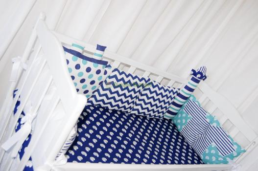 <div style=margin-left:10px><h1>Комплект в кроватку в морском стиле</h1><p><a href="/catalog/dekor/">Декор</a> » <a href="/catalog/dekor/tekstil/">Текстиль</a></p><i class="fa fa-map-marker"></i> Донецкая область, Краматорск<br /><br /><div class="socdata"><script src="//yastatic.net/es5-shims/0.0.2/es5-shims.min.js"></script>
                                            <script src="//yastatic.net/share2/share.js"></script>
                                            <div class="ya-share2" data-services="facebook,gplus,twitter,lj,viber,whatsapp,skype" data-counter=""></div></div>