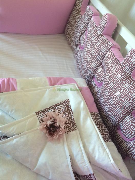 <div style=margin-left:10px><h1>Комплект в кроватку "Пазлы"</h1><p><a href="/catalog/dekor/">Декор</a> » <a href="/catalog/dekor/tekstil/">Текстиль</a></p><i class="fa fa-map-marker"></i> Донецкая область, Краматорск<br /><br /><div class="socdata"><script src="//yastatic.net/es5-shims/0.0.2/es5-shims.min.js"></script>
                                            <script src="//yastatic.net/share2/share.js"></script>
                                            <div class="ya-share2" data-services="facebook,gplus,twitter,lj,viber,whatsapp,skype" data-counter=""></div></div>