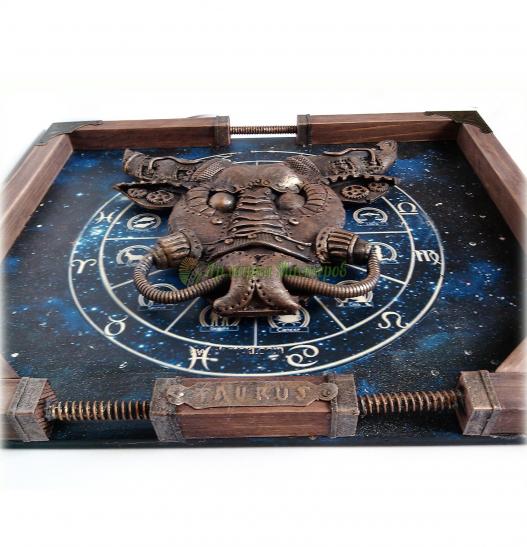 <div style=margin-left:10px><h1>Интерьерное панно в кабинет ′Taurus′ подарок мужчине в стиле стимпанк</h1><p><a href="/catalog/kartiny/">Картини</a> » <a href="/catalog/kartiny/panno/">Панно</a></p><i class="fa fa-map-marker"></i> Донецкая область, Мариуполь<br /><br /><div class="socdata"><script src="//yastatic.net/es5-shims/0.0.2/es5-shims.min.js"></script>
                                            <script src="//yastatic.net/share2/share.js"></script>
                                            <div class="ya-share2" data-services="facebook,gplus,twitter,lj,viber,whatsapp,skype" data-counter=""></div></div>