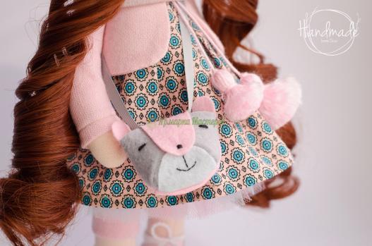 <div style=margin-left:10px><h1>Интерьерная текстильная кукла</h1><p><a href="/catalog/igrushki/">Iграшки</a> » <a href="/catalog/igrushki/kukly/">Кукли</a></p><i class="fa fa-map-marker"></i> Донецкая область, Краматорск<br /><br /><div class="socdata"><script src="//yastatic.net/es5-shims/0.0.2/es5-shims.min.js"></script>
                                            <script src="//yastatic.net/share2/share.js"></script>
                                            <div class="ya-share2" data-services="facebook,gplus,twitter,lj,viber,whatsapp,skype" data-counter=""></div></div>