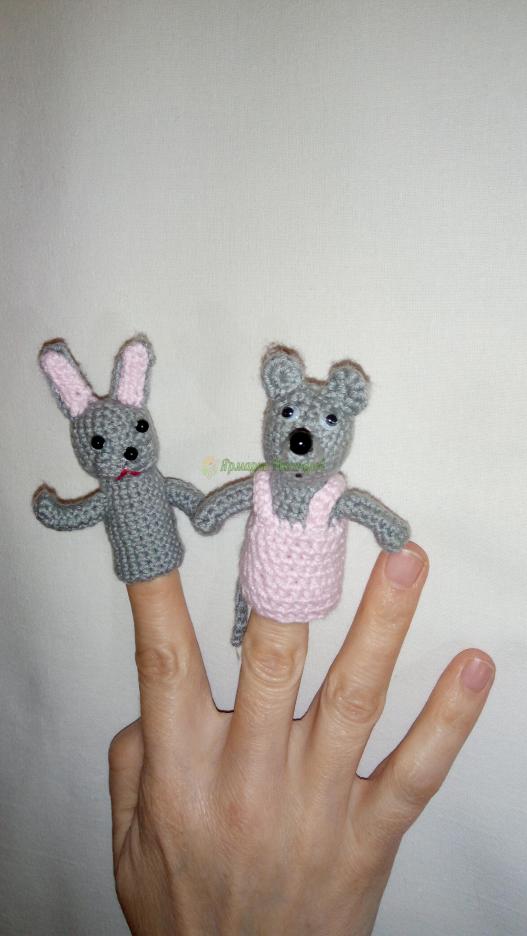 <div style=margin-left:10px><h1>Пальчиковый театр </h1><p><a href="/catalog/ukrasheniya/">Прикраси</a> » <a href="/catalog/ukrasheniya/igrushki/">Iграшки</a></p><i class="fa fa-map-marker"></i> Житомирская область, Иршанск<br /><br /><div class="socdata"><script src="//yastatic.net/es5-shims/0.0.2/es5-shims.min.js"></script>
                                            <script src="//yastatic.net/share2/share.js"></script>
                                            <div class="ya-share2" data-services="facebook,gplus,twitter,lj,viber,whatsapp,skype" data-counter=""></div></div>