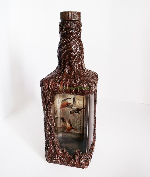 <div style=margin-left:10px><h1>Декор бутылки в подарок охотнику, подарок мужчине на день рождения, юбилей </h1><p><a href="/catalog/podarki--suveniry/">Подарунки, сувеніри</a> » <a href="/catalog/podarki--suveniry/podarki/">Подарунки</a></p><i class="fa fa-map-marker"></i> Донецкая область, Мариуполь<br /><br /><div class="socdata"><script src="//yastatic.net/es5-shims/0.0.2/es5-shims.min.js"></script>
                                            <script src="//yastatic.net/share2/share.js"></script>
                                            <div class="ya-share2" data-services="facebook,gplus,twitter,lj,viber,whatsapp,skype" data-counter=""></div></div>