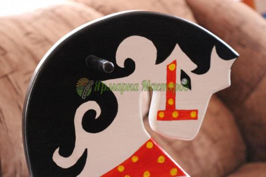 <div style=margin-left:10px><h1>лошадка-качалка</h1><p><a href="/catalog/podarki--suveniry/">Подарунки, сувеніри</a> » <a href="/catalog/podarki--suveniry/igrushki/">Iграшки</a></p><i class="fa fa-map-marker"></i> Луганская область, Старобельск<br /><br /><div class="socdata"><script src="//yastatic.net/es5-shims/0.0.2/es5-shims.min.js"></script>
                                            <script src="//yastatic.net/share2/share.js"></script>
                                            <div class="ya-share2" data-services="facebook,gplus,twitter,lj,viber,whatsapp,skype" data-counter=""></div></div>