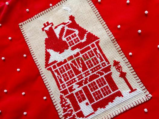 <div style=margin-left:10px><h1>Вышитая наволочка на подушку </h1><p><a href="/catalog/dekor/">Декор</a> » <a href="/catalog/dekor/tekstil/">Текстиль</a></p><i class="fa fa-map-marker"></i> Харьковская область, Харьков<br /><br /><div class="socdata"><script src="//yastatic.net/es5-shims/0.0.2/es5-shims.min.js"></script>
                                            <script src="//yastatic.net/share2/share.js"></script>
                                            <div class="ya-share2" data-services="facebook,gplus,twitter,lj,viber,whatsapp,skype" data-counter=""></div></div>