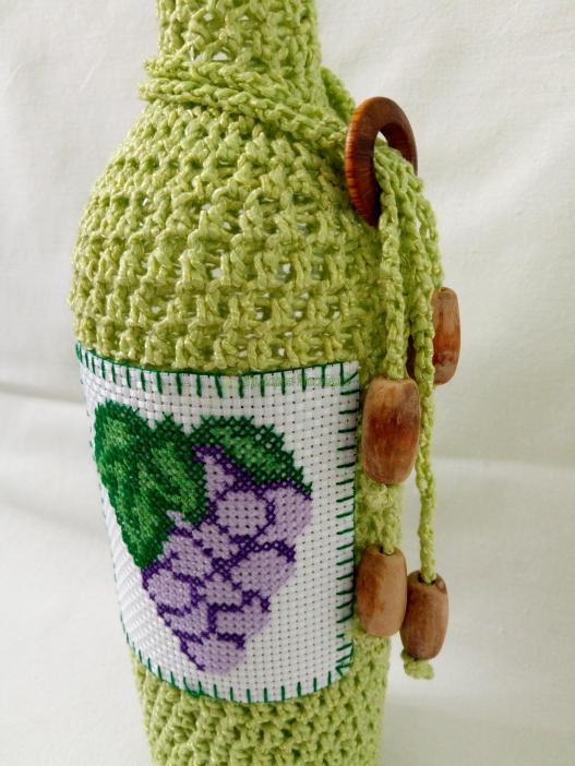 <div style=margin-left:10px><h1>Декоративная бутылка </h1><p><a href="/catalog/dekor/">Декор</a> » <a href="/catalog/dekor/drugoe/">Iнше</a></p><i class="fa fa-map-marker"></i> Харьковская область, Харьков<br /><br /><div class="socdata"><script src="//yastatic.net/es5-shims/0.0.2/es5-shims.min.js"></script>
                                            <script src="//yastatic.net/share2/share.js"></script>
                                            <div class="ya-share2" data-services="facebook,gplus,twitter,lj,viber,whatsapp,skype" data-counter=""></div></div>