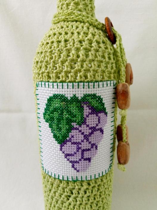 <div style=margin-left:10px><h1>Декоративная бутылка </h1><p><a href="/catalog/dekor/">Декор</a> » <a href="/catalog/dekor/drugoe/">Iнше</a></p><i class="fa fa-map-marker"></i> Харьковская область, Харьков<br /><br /><div class="socdata"><script src="//yastatic.net/es5-shims/0.0.2/es5-shims.min.js"></script>
                                            <script src="//yastatic.net/share2/share.js"></script>
                                            <div class="ya-share2" data-services="facebook,gplus,twitter,lj,viber,whatsapp,skype" data-counter=""></div></div>