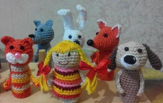 <div style=margin-left:10px><h1>Пальчиковый театр</h1><p><a href="/catalog/podarki--suveniry/">Подарунки, сувеніри</a> » <a href="/catalog/podarki--suveniry/igrushki/">Iграшки</a></p><i class="fa fa-map-marker"></i> Днепропетровская область, Выберите область<br /><br /><div class="socdata"><script src="//yastatic.net/es5-shims/0.0.2/es5-shims.min.js"></script>
                                            <script src="//yastatic.net/share2/share.js"></script>
                                            <div class="ya-share2" data-services="facebook,gplus,twitter,lj,viber,whatsapp,skype" data-counter=""></div></div>