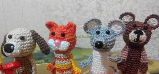 <div style=margin-left:10px><h1>Пальчиковый театр</h1><p><a href="/catalog/podarki--suveniry/">Подарунки, сувеніри</a> » <a href="/catalog/podarki--suveniry/igrushki/">Iграшки</a></p><i class="fa fa-map-marker"></i> Днепропетровская область, Выберите область<br /><br /><div class="socdata"><script src="//yastatic.net/es5-shims/0.0.2/es5-shims.min.js"></script>
                                            <script src="//yastatic.net/share2/share.js"></script>
                                            <div class="ya-share2" data-services="facebook,gplus,twitter,lj,viber,whatsapp,skype" data-counter=""></div></div>