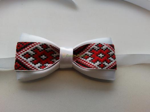 <div style=margin-left:10px><h1>Галстук-бабочка</h1><p><a href="/catalog/aksessuary/">Аксесуари</a> » <a href="/catalog/aksessuary/banty/">Банти</a></p><i class="fa fa-map-marker"></i> Николаевская область, Вознесенск<br /><br /><div class="socdata"><script src="//yastatic.net/es5-shims/0.0.2/es5-shims.min.js"></script>
                                            <script src="//yastatic.net/share2/share.js"></script>
                                            <div class="ya-share2" data-services="facebook,gplus,twitter,lj,viber,whatsapp,skype" data-counter=""></div></div>