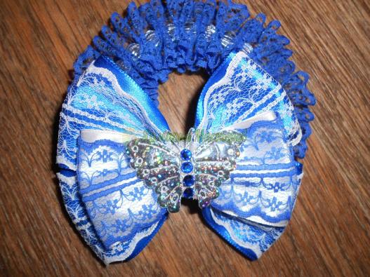 <div style=margin-left:10px><h1>Нарядные резинки на пучек.</h1><p><a href="/catalog/ukrasheniya/">Прикраси</a> » <a href="/catalog/ukrasheniya/aksessuary/">Аксесуари</a></p><i class="fa fa-map-marker"></i> Черкасская область, Черкассы<br /><br /><div class="socdata"><script src="//yastatic.net/es5-shims/0.0.2/es5-shims.min.js"></script>
                                            <script src="//yastatic.net/share2/share.js"></script>
                                            <div class="ya-share2" data-services="facebook,gplus,twitter,lj,viber,whatsapp,skype" data-counter=""></div></div>