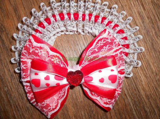 <div style=margin-left:10px><h1>Нарядные резинки на пучек.</h1><p><a href="/catalog/ukrasheniya/">Прикраси</a> » <a href="/catalog/ukrasheniya/aksessuary/">Аксесуари</a></p><i class="fa fa-map-marker"></i> Черкасская область, Черкассы<br /><br /><script src="//yastatic.net/es5-shims/0.0.2/es5-shims.min.js"></script>
                                            <script src="//yastatic.net/share2/share.js"></script>
                                            <div class="ya-share2" data-services="facebook,gplus,twitter,lj,viber,whatsapp,skype" data-counter=""></div><br /><div class="socdata"></div></div>