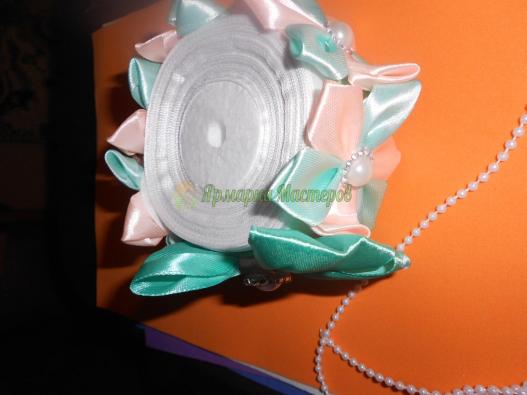 <div style=margin-left:10px><h1>Нарядные резинки на пучек.</h1><p><a href="/catalog/ukrasheniya/">Прикраси</a> » <a href="/catalog/ukrasheniya/aksessuary/">Аксесуари</a></p><i class="fa fa-map-marker"></i> Черкасская область, Черкассы<br /><br /><div class="socdata"><script src="//yastatic.net/es5-shims/0.0.2/es5-shims.min.js"></script>
                                            <script src="//yastatic.net/share2/share.js"></script>
                                            <div class="ya-share2" data-services="facebook,gplus,twitter,lj,viber,whatsapp,skype" data-counter=""></div></div>