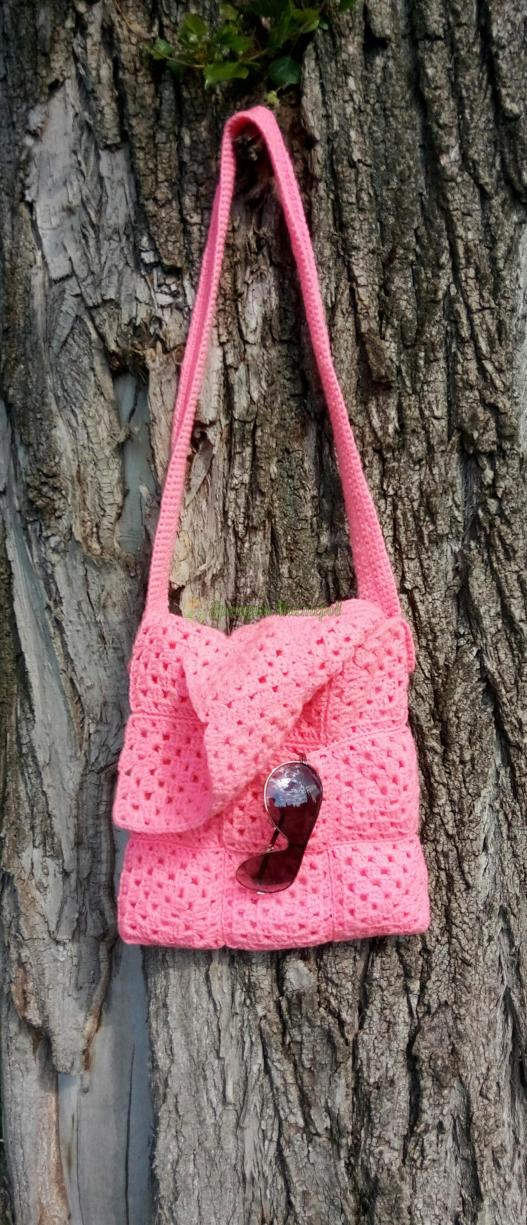 <div style=margin-left:10px><h1>Женская вязаная сумка </h1><p><a href="/catalog/rukodelie/">Рукоділля</a> » <a href="/catalog/rukodelie/rukodelie--obschee/">Рукоділля, загальне</a></p><i class="fa fa-map-marker"></i> Харьковская область, Харьков<br /><br /><div class="socdata"><script src="//yastatic.net/es5-shims/0.0.2/es5-shims.min.js"></script>
                                            <script src="//yastatic.net/share2/share.js"></script>
                                            <div class="ya-share2" data-services="facebook,gplus,twitter,lj,viber,whatsapp,skype" data-counter=""></div></div>