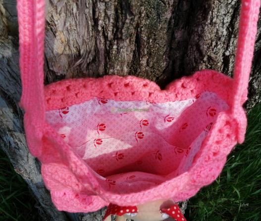 <div style=margin-left:10px><h1>Женская вязаная сумка </h1><p><a href="/catalog/rukodelie/">Рукоділля</a> » <a href="/catalog/rukodelie/rukodelie--obschee/">Рукоділля, загальне</a></p><i class="fa fa-map-marker"></i> Харьковская область, Харьков<br /><br /><div class="socdata"><script src="//yastatic.net/es5-shims/0.0.2/es5-shims.min.js"></script>
                                            <script src="//yastatic.net/share2/share.js"></script>
                                            <div class="ya-share2" data-services="facebook,gplus,twitter,lj,viber,whatsapp,skype" data-counter=""></div></div>