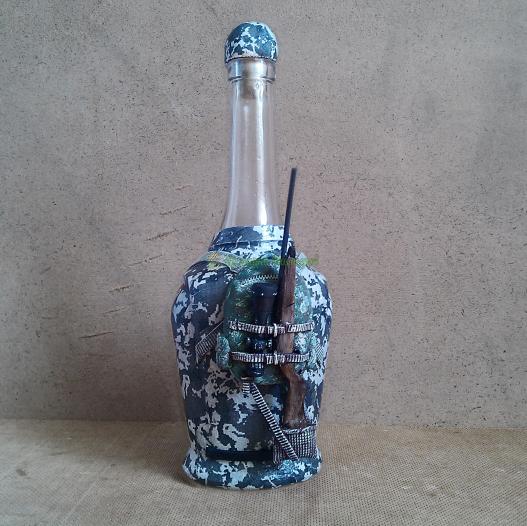 <div style=margin-left:10px><h1>Декор бутылки в подарок мужчине охотнику Сувенир для охотника</h1><p><a href="/catalog/podarki--suveniry/">Подарунки, сувеніри</a> » <a href="/catalog/podarki--suveniry/podarki/">Подарунки</a></p><i class="fa fa-map-marker"></i> Донецкая область, Мариуполь<br /><br /><div class="socdata"><script src="//yastatic.net/es5-shims/0.0.2/es5-shims.min.js"></script>
                                            <script src="//yastatic.net/share2/share.js"></script>
                                            <div class="ya-share2" data-services="facebook,gplus,twitter,lj,viber,whatsapp,skype" data-counter=""></div></div>