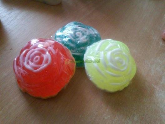 <div style=margin-left:10px><h1>мыло ручной работы</h1><p><a href="/catalog/kosmetika/">Косметика</a> » <a href="/catalog/kosmetika/dlya-tela/">Для тіла
</a></p><i class="fa fa-map-marker"></i> Днепропетровская область, Днепропетровск<br /><br /><div class="socdata"><script src="//yastatic.net/es5-shims/0.0.2/es5-shims.min.js"></script>
                                            <script src="//yastatic.net/share2/share.js"></script>
                                            <div class="ya-share2" data-services="facebook,gplus,twitter,lj,viber,whatsapp,skype" data-counter=""></div></div>