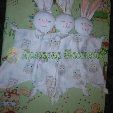 <div style=margin-left:10px><h1>Зайка-комфортер </h1><p><a href="/catalog/ukrasheniya/">Прикраси</a> » <a href="/catalog/ukrasheniya/igrushki/">Iграшки</a></p><i class="fa fa-map-marker"></i> Киевская область, Белая Церковь<br /><br /><div class="socdata"><script src="//yastatic.net/es5-shims/0.0.2/es5-shims.min.js"></script>
                                            <script src="//yastatic.net/share2/share.js"></script>
                                            <div class="ya-share2" data-services="facebook,gplus,twitter,lj,viber,whatsapp,skype" data-counter=""></div></div>