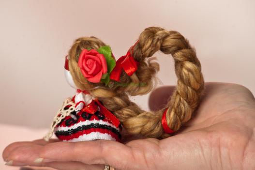 <div style=margin-left:10px><h1>Кукла мотанка "Женское счастье"</h1><p><a href="/catalog/podarki--suveniry/">Подарунки, сувеніри</a> » <a href="/catalog/podarki--suveniry/suveniry/">Сувеніри</a></p><i class="fa fa-map-marker"></i> Винницкая область, Винница<br /><br /><div class="socdata"><script src="//yastatic.net/es5-shims/0.0.2/es5-shims.min.js"></script>
                                            <script src="//yastatic.net/share2/share.js"></script>
                                            <div class="ya-share2" data-services="facebook,gplus,twitter,lj,viber,whatsapp,skype" data-counter=""></div></div>