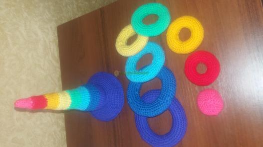 <div style=margin-left:10px><h1>Пирамидка вязаная крючком</h1><p><a href="/catalog/ukrasheniya/">Прикраси</a> » <a href="/catalog/ukrasheniya/igrushki/">Iграшки</a></p><i class="fa fa-map-marker"></i> Полтавская область, Кременчуг<br /><br /><div class="socdata"><script src="//yastatic.net/es5-shims/0.0.2/es5-shims.min.js"></script>
                                            <script src="//yastatic.net/share2/share.js"></script>
                                            <div class="ya-share2" data-services="facebook,gplus,twitter,lj,viber,whatsapp,skype" data-counter=""></div></div>