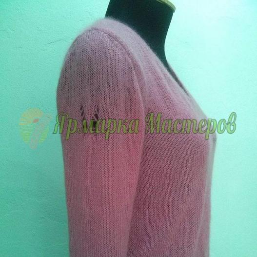 <div style=margin-left:10px><h1>Мохеровый свитер с бабочками</h1><p><a href="/catalog/shite/">Шиття</a> » <a href="/catalog/shite/shite--odejda/">Шиття, одяг</a></p><i class="fa fa-map-marker"></i> Харьковская область, Харьков<br /><br /><div class="socdata"><script src="//yastatic.net/es5-shims/0.0.2/es5-shims.min.js"></script>
                                            <script src="//yastatic.net/share2/share.js"></script>
                                            <div class="ya-share2" data-services="facebook,gplus,twitter,lj,viber,whatsapp,skype" data-counter=""></div></div>