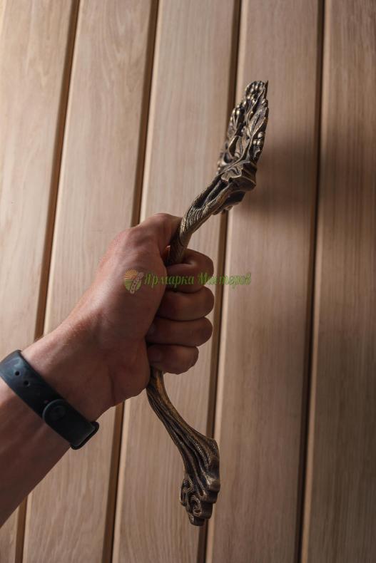 <div style=margin-left:10px><h1>Латунная дверная ручка </h1><p><a href="/catalog/dekor/">Декор</a> » <a href="/catalog/dekor/drugoe/">Iнше</a></p><i class="fa fa-map-marker"></i> Киевская область, Киев<br /><br /><div class="socdata"><script src="//yastatic.net/es5-shims/0.0.2/es5-shims.min.js"></script>
                                            <script src="//yastatic.net/share2/share.js"></script>
                                            <div class="ya-share2" data-services="facebook,gplus,twitter,lj,viber,whatsapp,skype" data-counter=""></div></div>