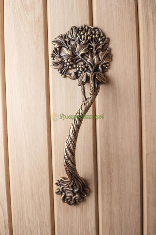 <div style=margin-left:10px><h1>Латунная дверная ручка </h1><p><a href="/catalog/dekor/">Декор</a> » <a href="/catalog/dekor/drugoe/">Iнше</a></p><i class="fa fa-map-marker"></i> Киевская область, Киев<br /><br /><div class="socdata"><script src="//yastatic.net/es5-shims/0.0.2/es5-shims.min.js"></script>
                                            <script src="//yastatic.net/share2/share.js"></script>
                                            <div class="ya-share2" data-services="facebook,gplus,twitter,lj,viber,whatsapp,skype" data-counter=""></div></div>