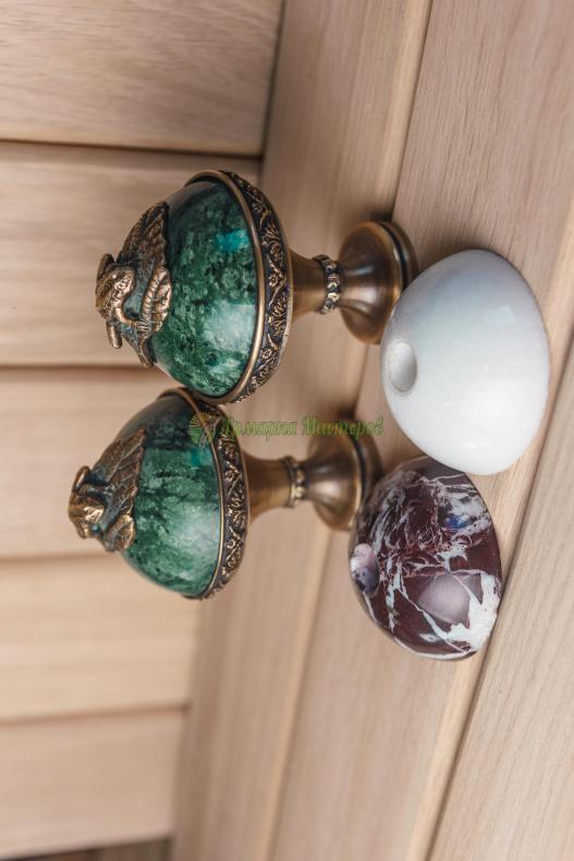 <div style=margin-left:10px><h1>Латунная дверная ручка </h1><p><a href="/catalog/dekor/">Декор</a> » <a href="/catalog/dekor/drugoe/">Iнше</a></p><i class="fa fa-map-marker"></i> Киевская область, Киев<br /><br /><div class="socdata"><script src="//yastatic.net/es5-shims/0.0.2/es5-shims.min.js"></script>
                                            <script src="//yastatic.net/share2/share.js"></script>
                                            <div class="ya-share2" data-services="facebook,gplus,twitter,lj,viber,whatsapp,skype" data-counter=""></div></div>